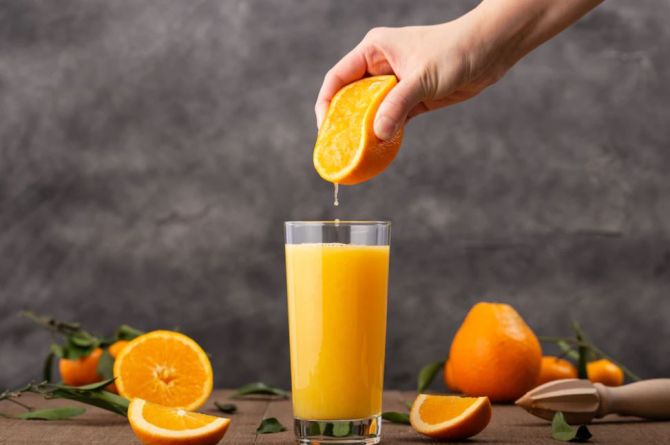 Sucul de portocale, o loțiune excelentă pentru ten. Cinci motive ca să-l folosești. Foto: Freepick @ wirestock