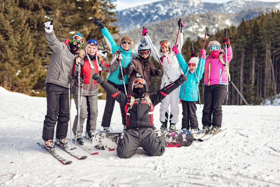 8 reguli să eviți accidentările la schi - Foto: Freepick @milanmarkovic