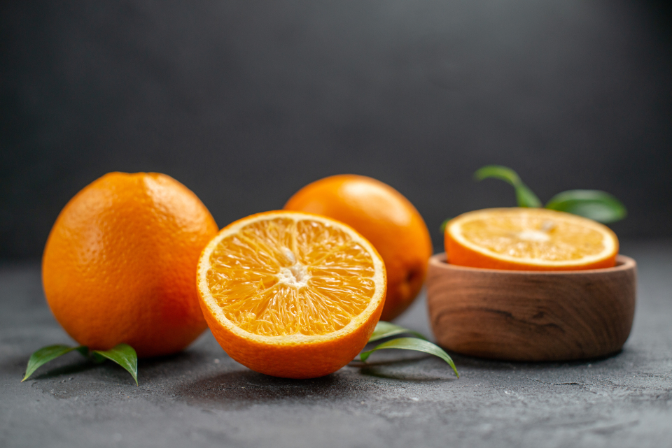 Ce se întâmplă dacă înghiți sâmburi de portocală  - Foto: Freepick @KamranAydinov