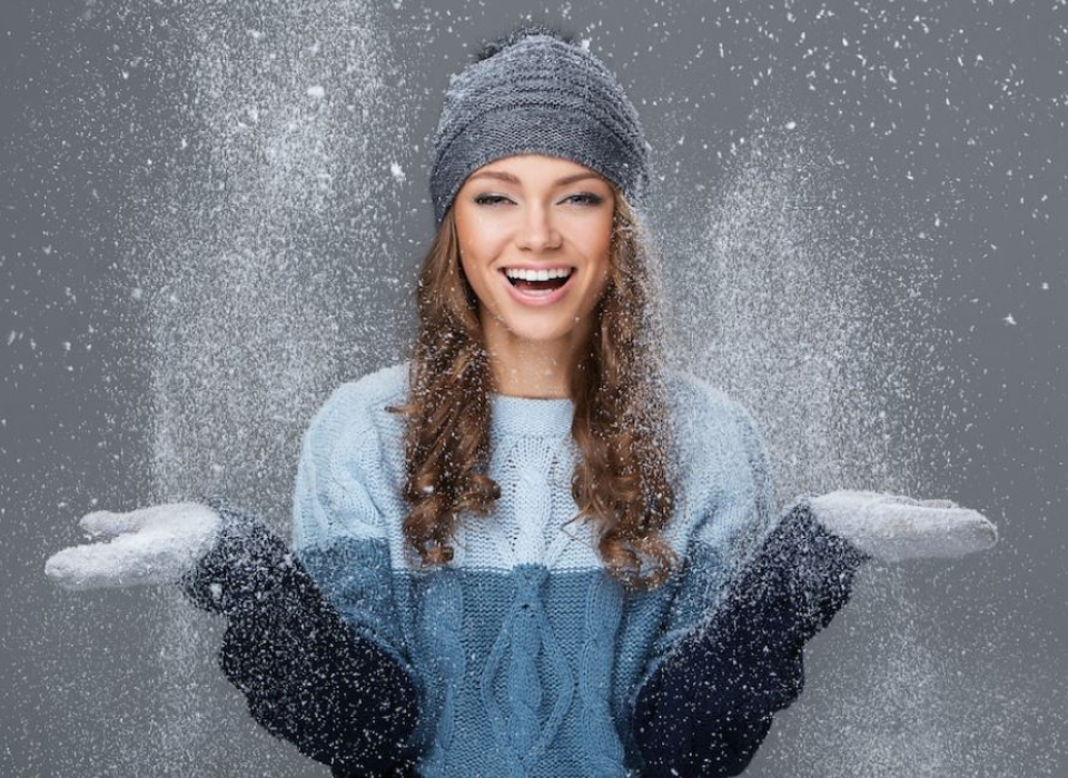 Protejează-ți părul de frig cu trei remedii minune. Foto: Freepick@Racool_studio