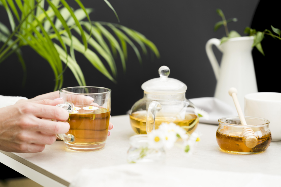ceaiul care amelioreaza simptomele menopauzei - FOTO: Freepik