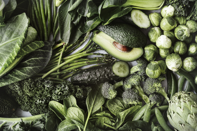 2. -imagine fara descriere- (green-vegetables-flat-lay-healthy-diet_17259700.jpg)