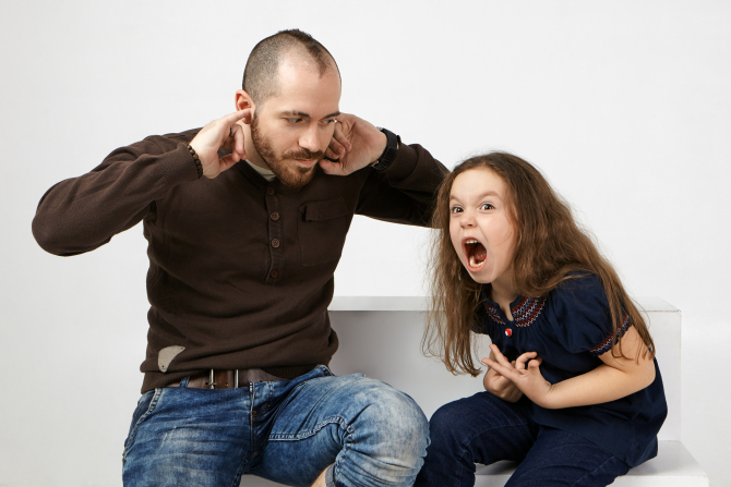 2. -imagine fara descriere- (angry-little-girl-with-long-loose-hair-shouting-misbehaving-frustrated-young-bearded-man-plugging-ears-can-t-stand-annoying-screams-by-his-daughter_67011100.jpg)