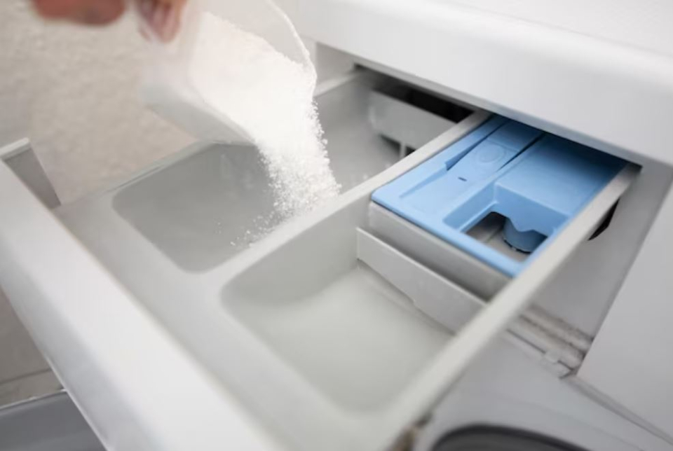Curăță sertarul de detergent al mașinii de spălat cu lămâie. Foto: Freepick @shotmedia