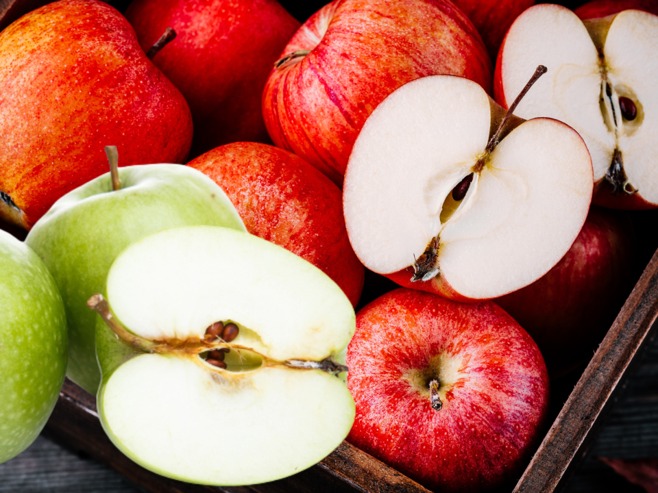 Ce se întâmplă dacă înghiți sâmburii de măr - Foto: Freepick
