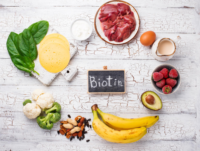 Biotina, sau vitamina B7. Foto: Freepik @ yuliyafurman