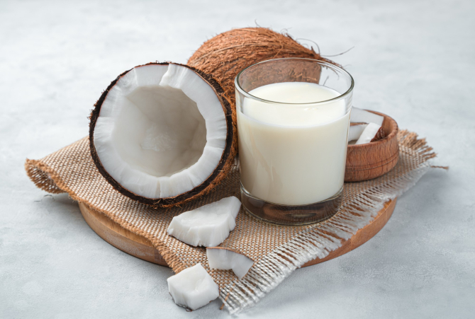 Beneficiile pentru sanatate ale laptelui de cocos Foto: Freepik @dolga1987